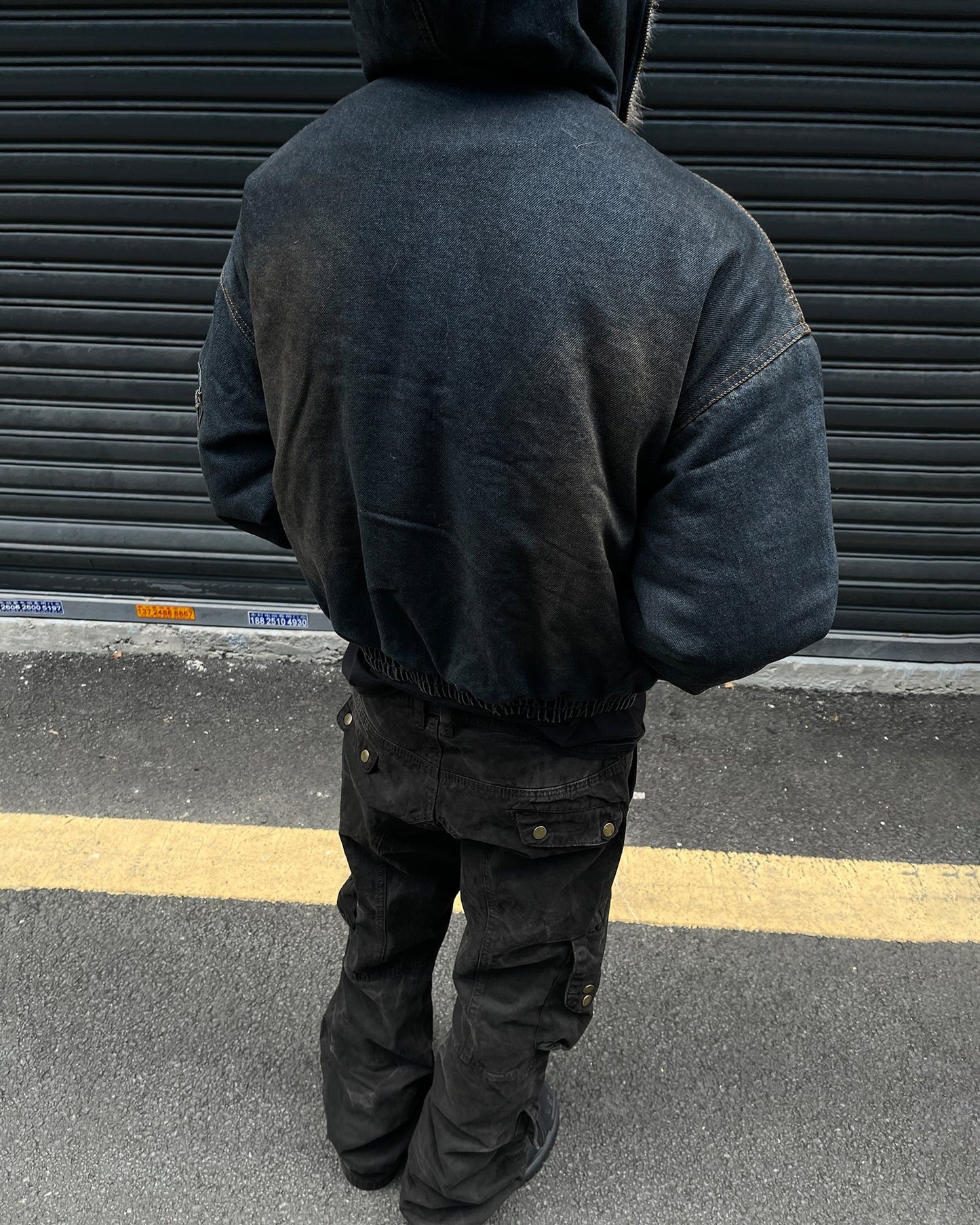 Chaqueta vintage con capucha desgastada
