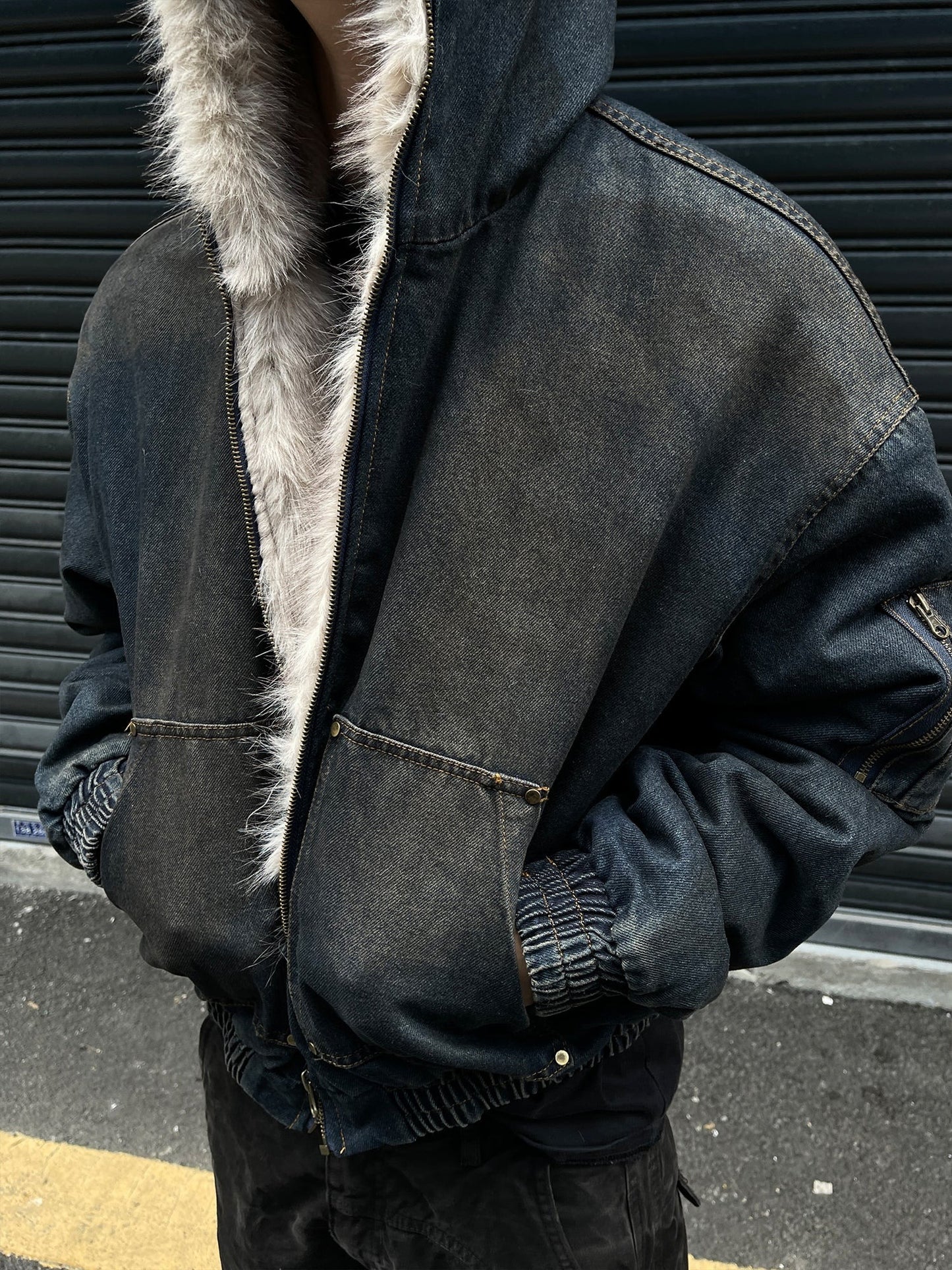 Chaqueta vintage con capucha desgastada