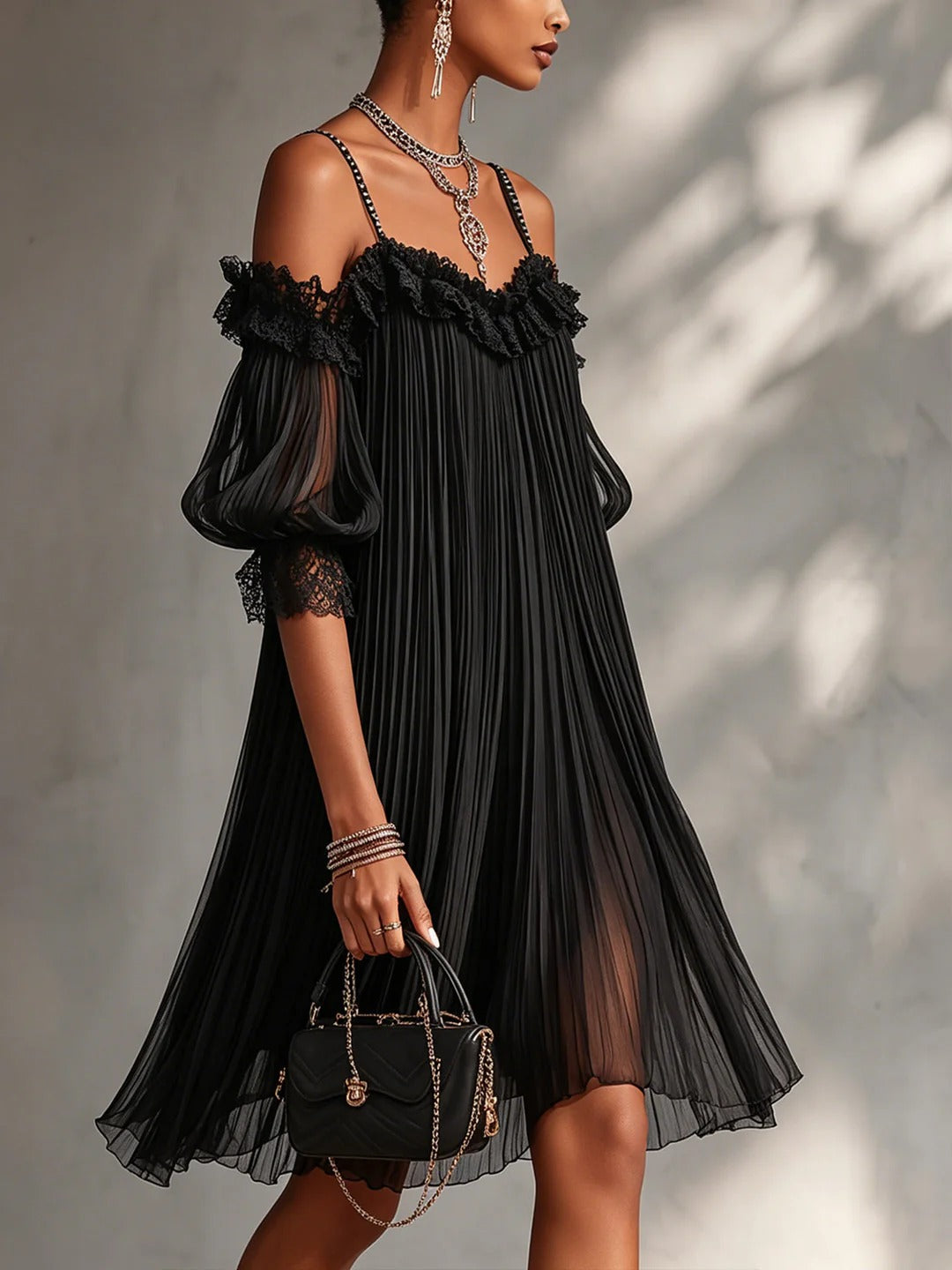 VICTORIA | VESTIDO MINI NEGRO DE GASA CON HOMBROS DESCUBIERTOS Y RIBETE DE ENCAJE